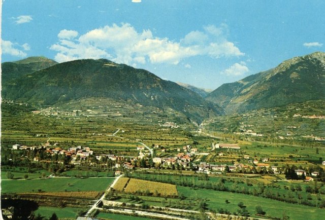 castelnuovopanorama12.jpg
